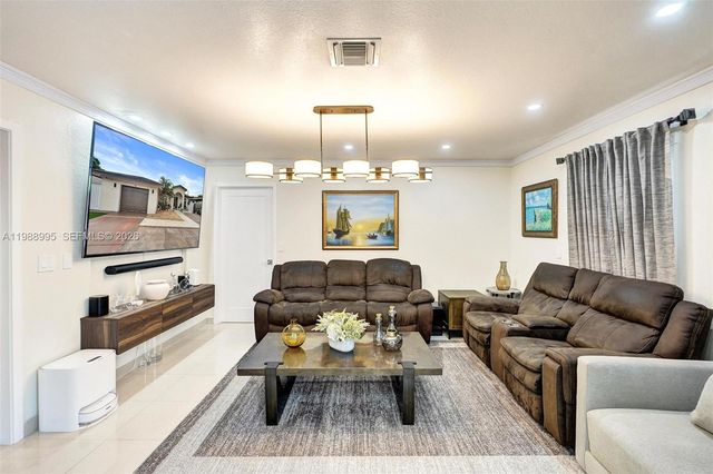 5614 Flagler St, Hollywood, FL 33023