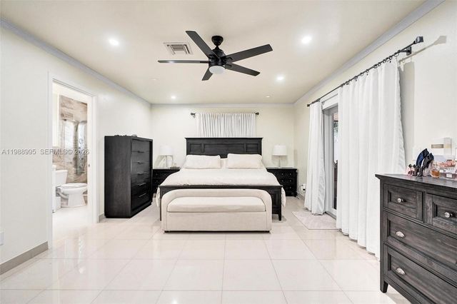 5614 Flagler St, Hollywood, FL 33023