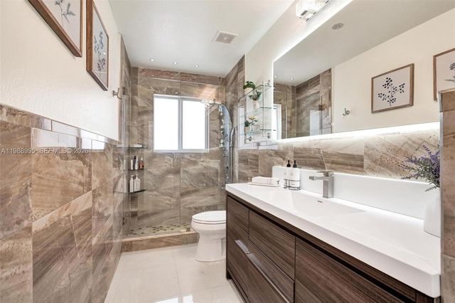 5614 Flagler St, Hollywood, FL 33023