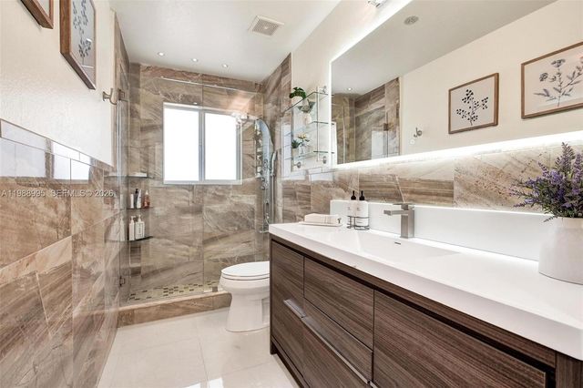 5614 Flagler St, Hollywood, FL 33023