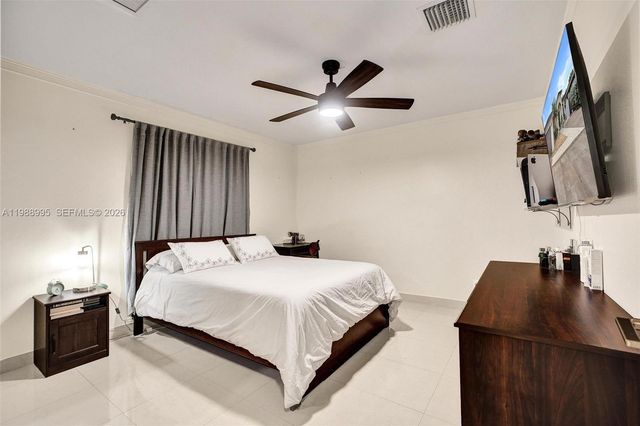 5614 Flagler St, Hollywood, FL 33023