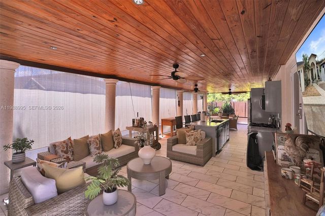 5614 Flagler St, Hollywood, FL 33023