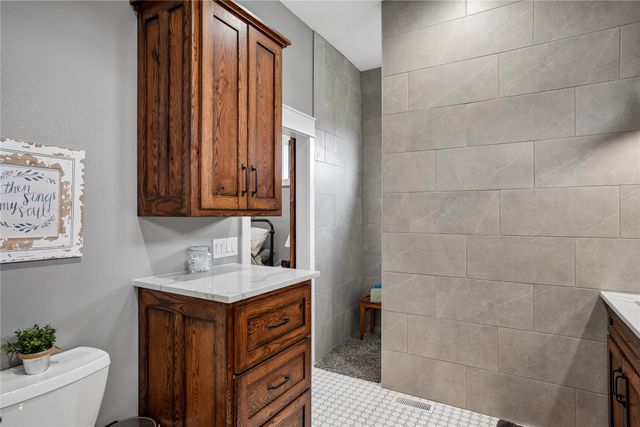 233 NE 60th Court, Ankeny, IA 50021