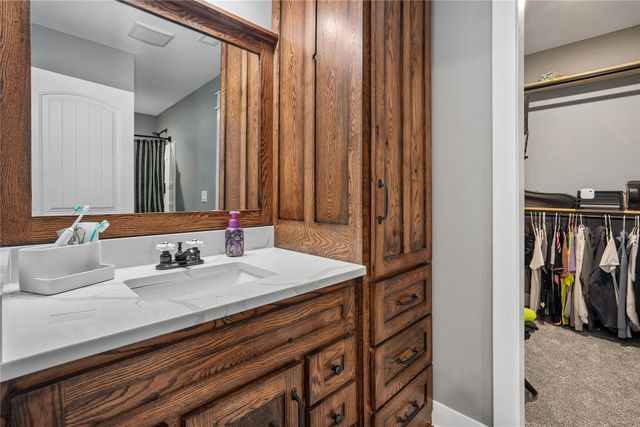 233 NE 60th Court, Ankeny, IA 50021