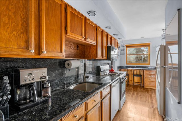 304 Westervelt Ave, Staten Island, NY 10301