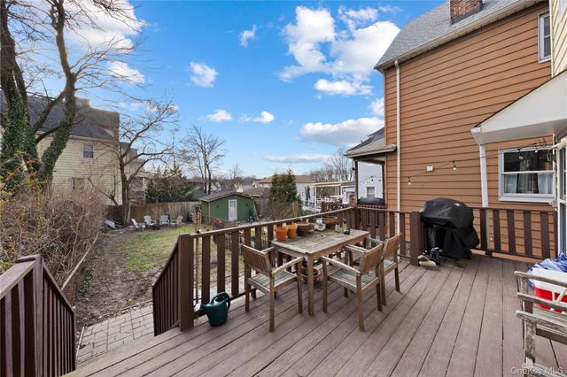 304 Westervelt Ave, Staten Island, NY 10301