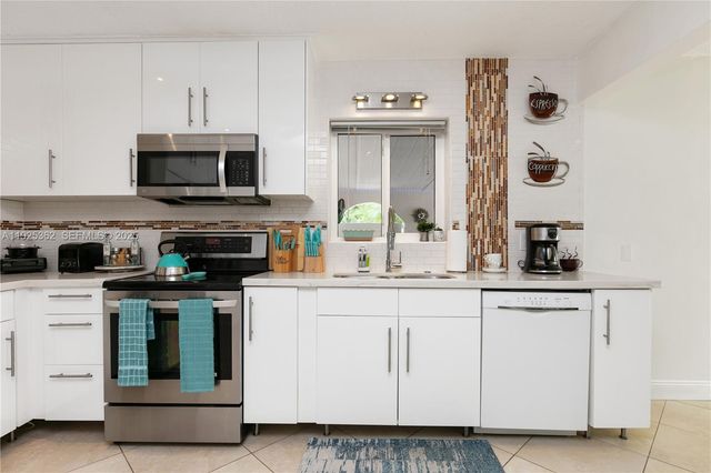 1900 N Victoria Park Rd, Fort Lauderdale, FL 33305