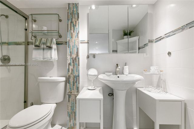 1900 N Victoria Park Rd, Fort Lauderdale, FL 33305