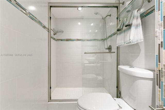 1900 N Victoria Park Rd, Fort Lauderdale, FL 33305