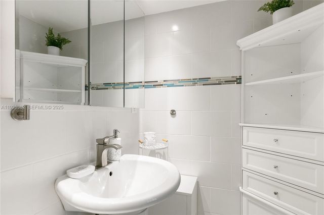 1900 N Victoria Park Rd, Fort Lauderdale, FL 33305