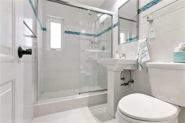 1900 N Victoria Park Rd, Fort Lauderdale, FL 33305