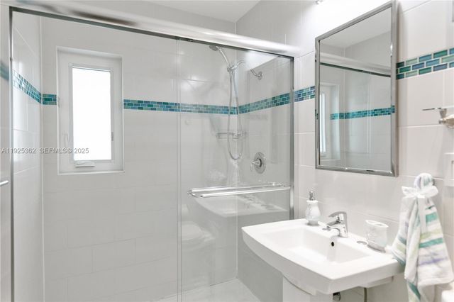 1900 N Victoria Park Rd, Fort Lauderdale, FL 33305