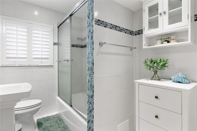 1900 N Victoria Park Rd, Fort Lauderdale, FL 33305