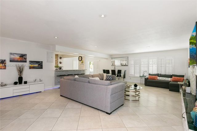 1900 N Victoria Park Rd, Fort Lauderdale, FL 33305