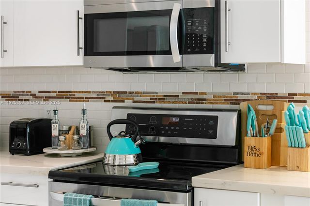 1900 N Victoria Park Rd, Fort Lauderdale, FL 33305