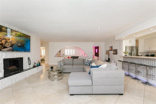 1900 N Victoria Park Rd, Fort Lauderdale, FL 33305