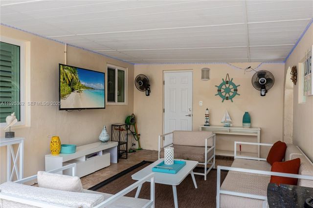 1900 N Victoria Park Rd, Fort Lauderdale, FL 33305