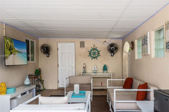 1900 N Victoria Park Rd, Fort Lauderdale, FL 33305