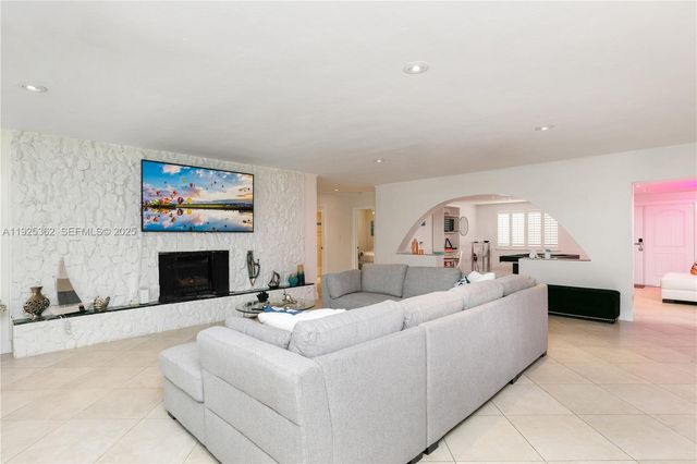 1900 N Victoria Park Rd, Fort Lauderdale, FL 33305