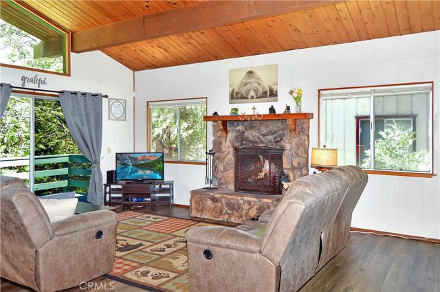 23641 Manzanita, Crestline, CA 92325