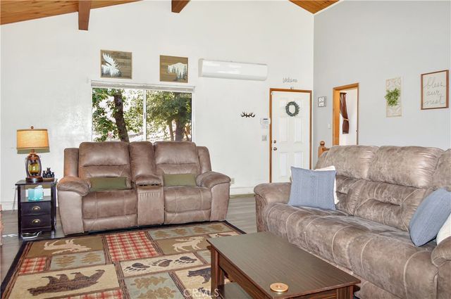 23641 Manzanita, Crestline, CA 92325