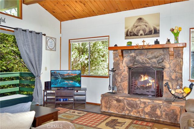 23641 Manzanita, Crestline, CA 92325