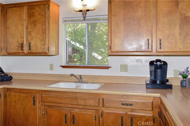 23641 Manzanita, Crestline, CA 92325