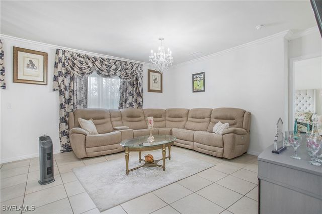 673 Hadley ST E, Naples, FL 34104