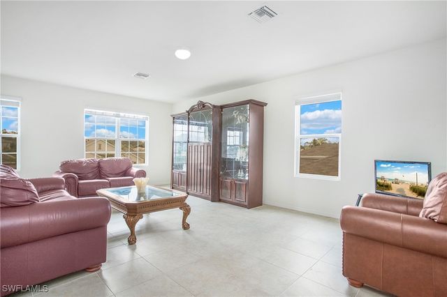 673 Hadley ST E, Naples, FL 34104