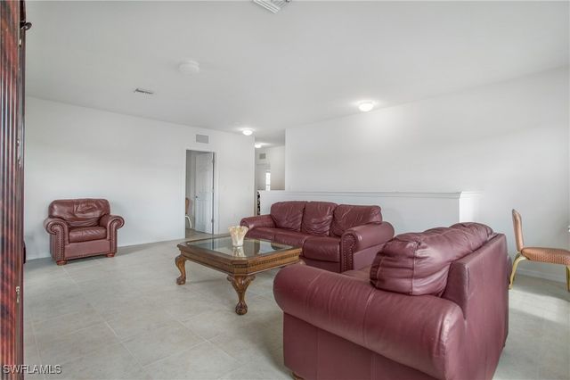 673 Hadley ST E, Naples, FL 34104