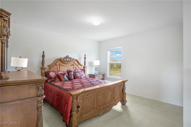 673 Hadley ST E, Naples, FL 34104