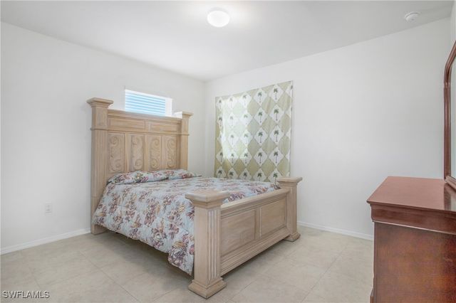 673 Hadley ST E, Naples, FL 34104