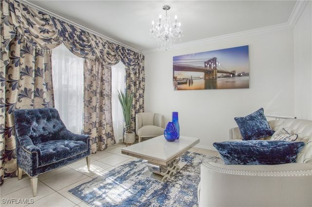 673 Hadley ST E, Naples, FL 34104