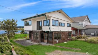 2403 Sunlight Beach Road, Clinton, WA 98236