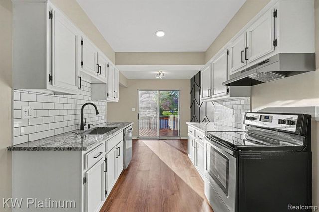 31825 Breezeway, New Baltimore, MI 48047