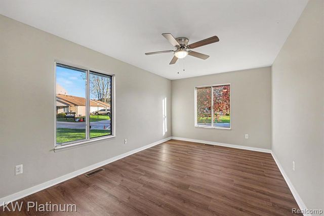 31825 Breezeway, New Baltimore, MI 48047