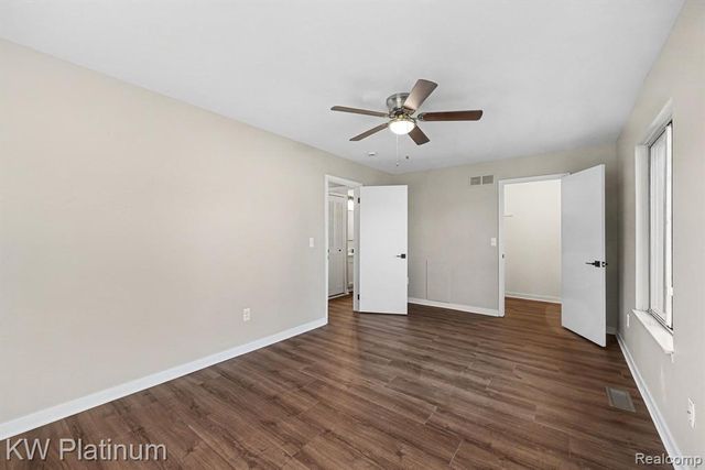 31825 Breezeway, New Baltimore, MI 48047