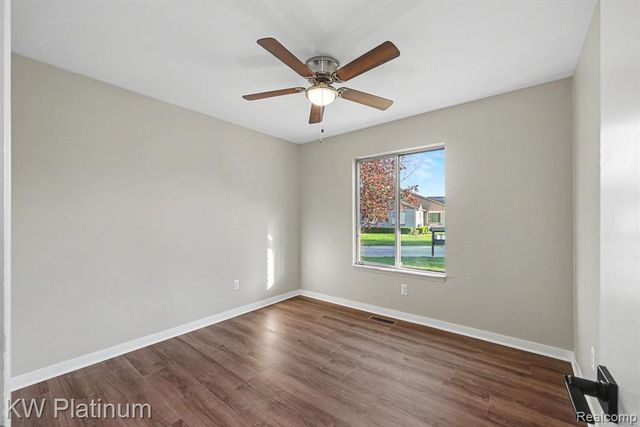 31825 Breezeway, New Baltimore, MI 48047