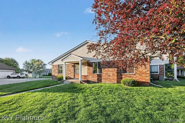 31825 Breezeway, New Baltimore, MI 48047