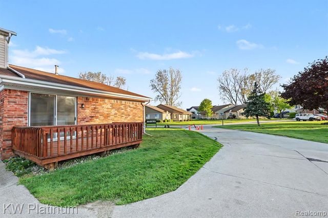 31825 Breezeway, New Baltimore, MI 48047