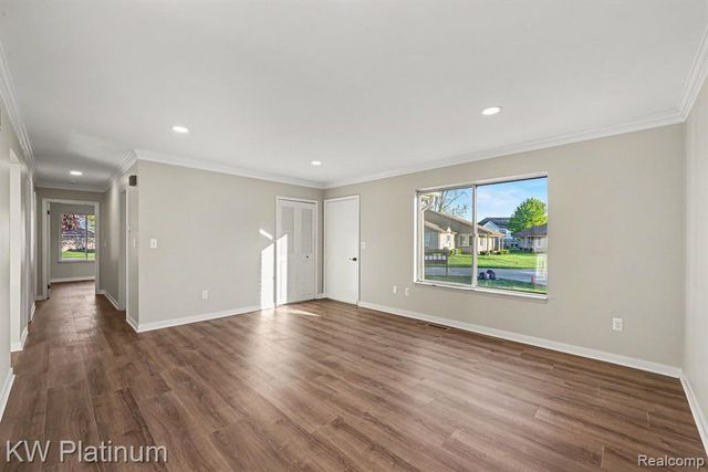 31825 Breezeway, New Baltimore, MI 48047