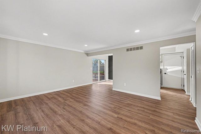 31825 Breezeway, New Baltimore, MI 48047