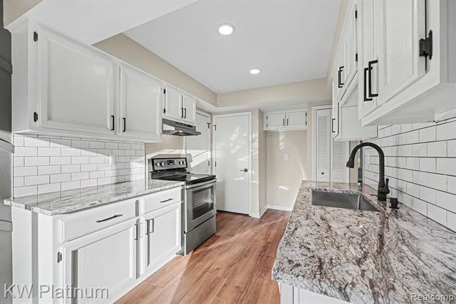 31825 Breezeway, New Baltimore, MI 48047