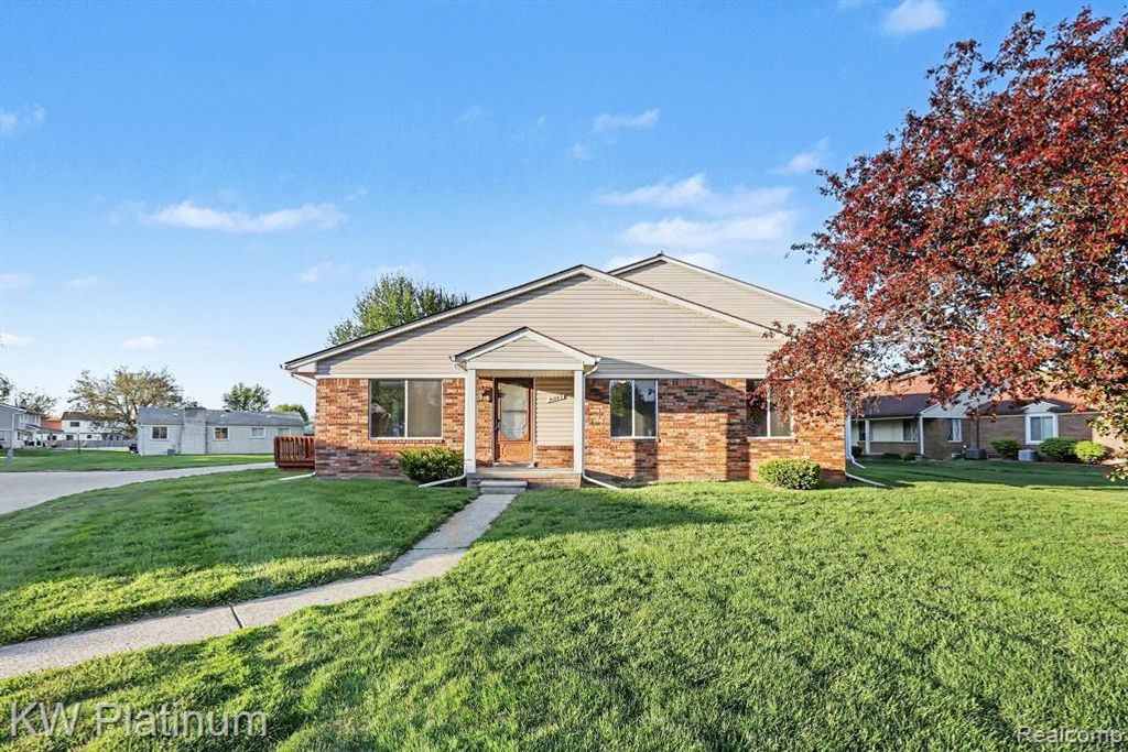 31825 Breezeway, New Baltimore, MI 48047