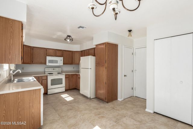 1979 N Belvedere Ave Apt 2, Tucson, AZ 85712