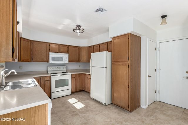 1979 N Belvedere Ave Apt 2, Tucson, AZ 85712