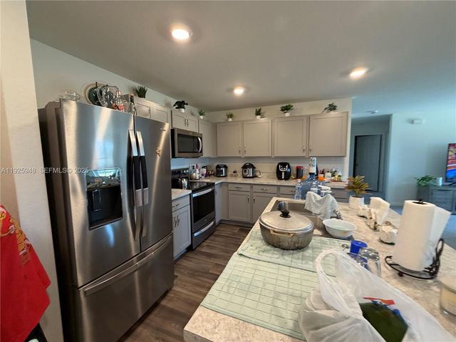 1724 NW 11th PL, Cape Coral, FL 33993