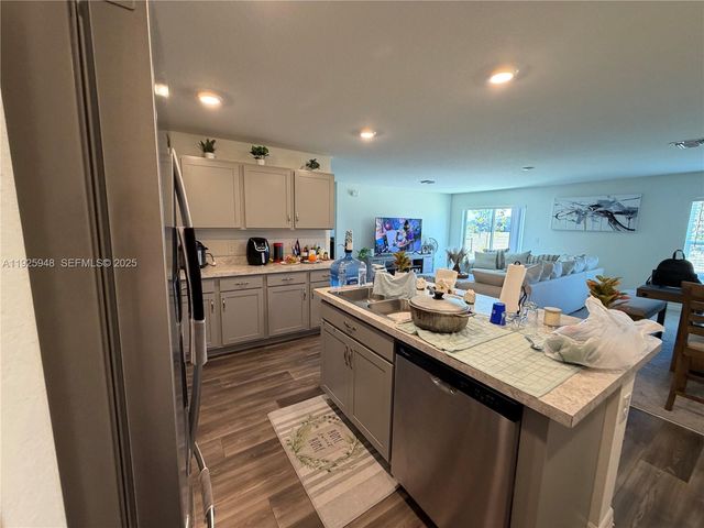 1724 NW 11th PL, Cape Coral, FL 33993