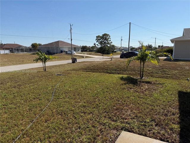 1724 NW 11th PL, Cape Coral, FL 33993