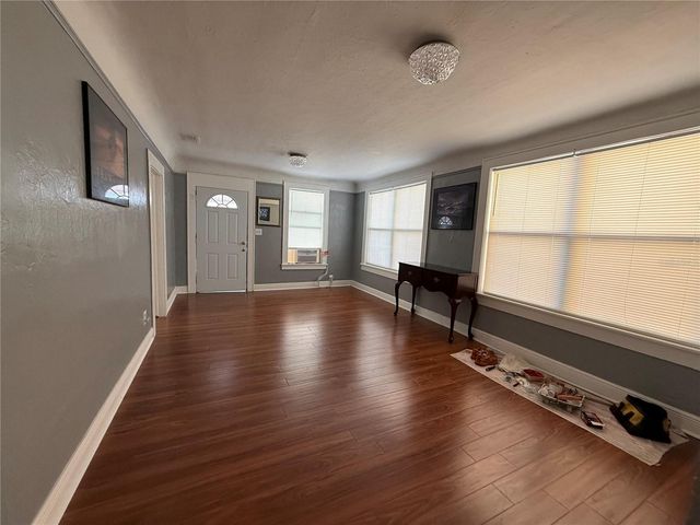 2905 W CHESTNUT STREET, Tampa, FL 33607